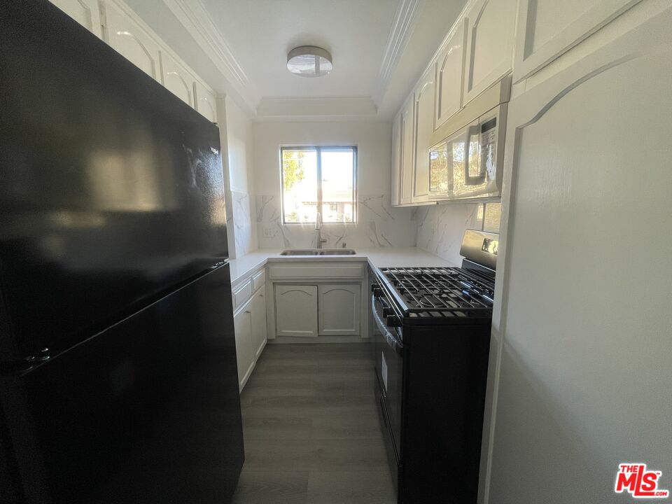 1337 N Sierra Bonita Ave Unit: 301