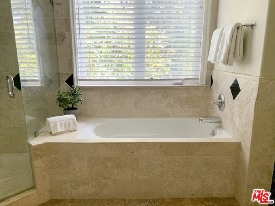 11440 National Blvd Unit: 14