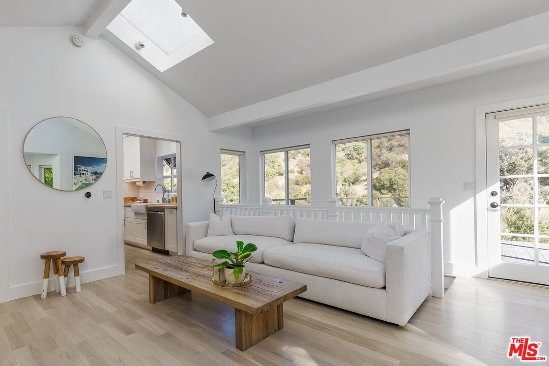 1005 N Beverly Glen Blvd