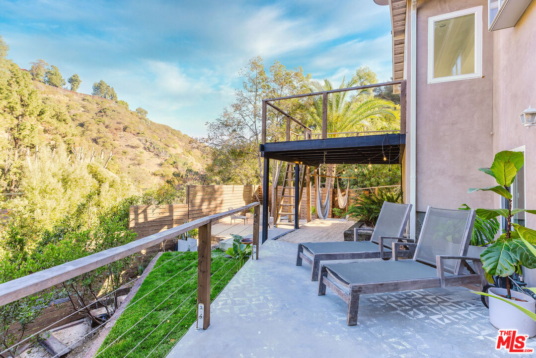 1005 N Beverly Glen Blvd