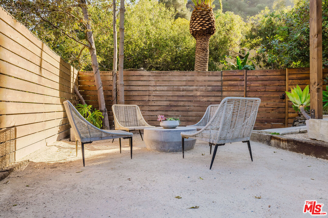 1005 N Beverly Glen Blvd