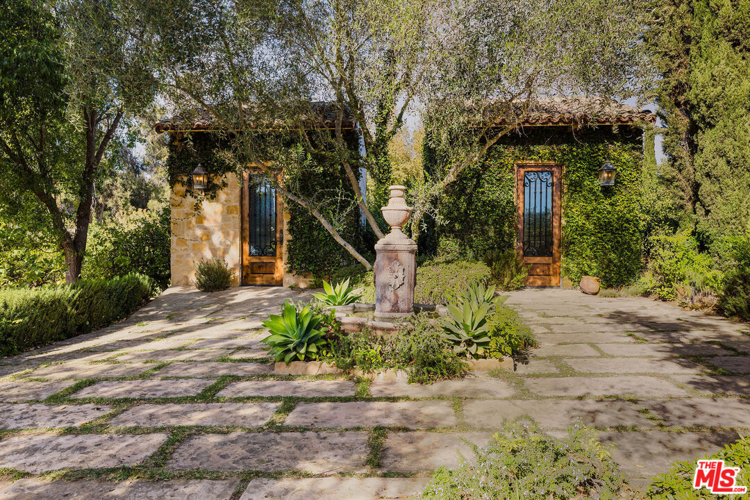 6201 Old Balcom Canyon Rd