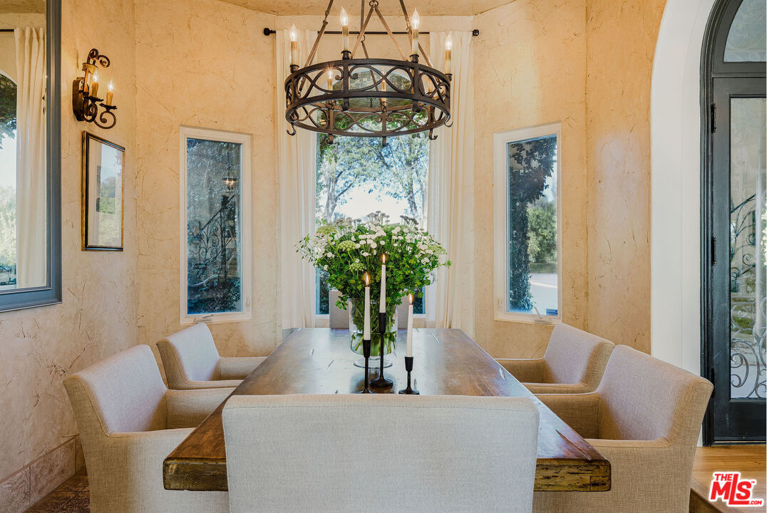 6201 Old Balcom Canyon Rd