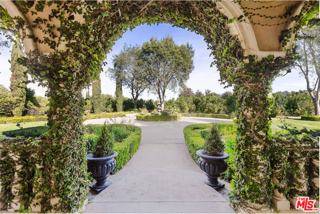 6201 Old Balcom Canyon Rd