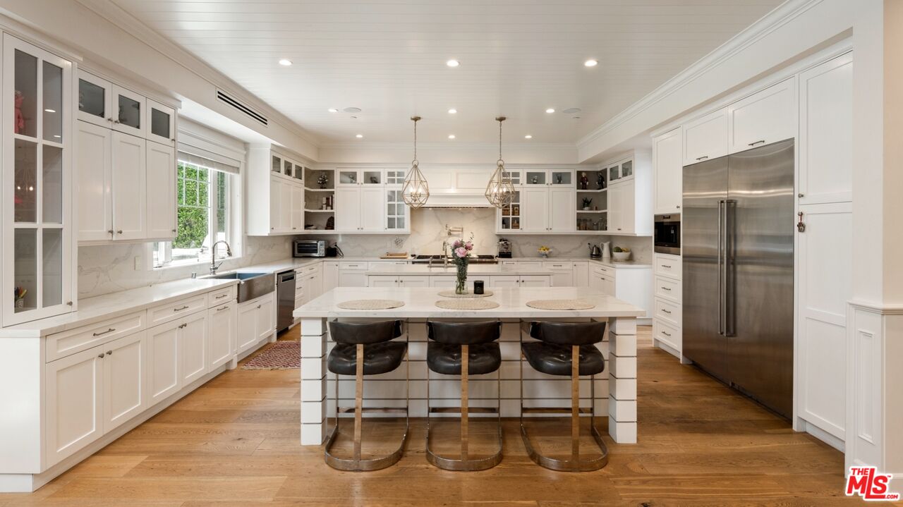 15272 Valley Vista Blvd