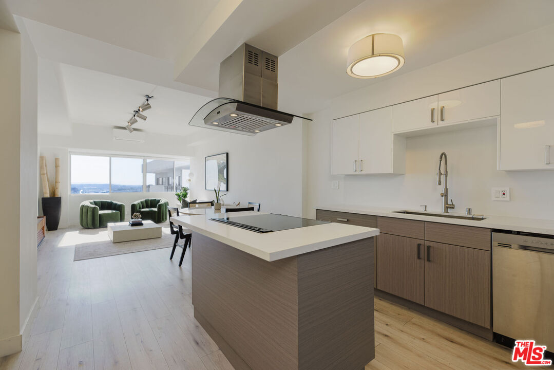 1155 N La Cienega Blvd Unit: 1207