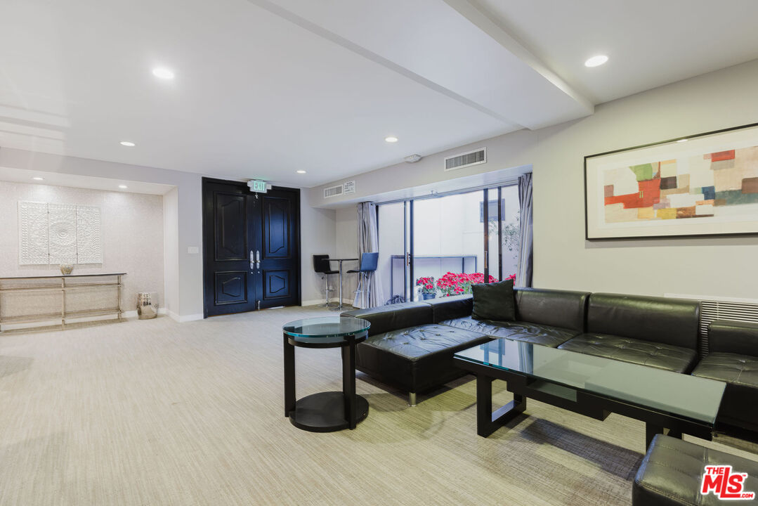 1155 N La Cienega Blvd Unit: 1207