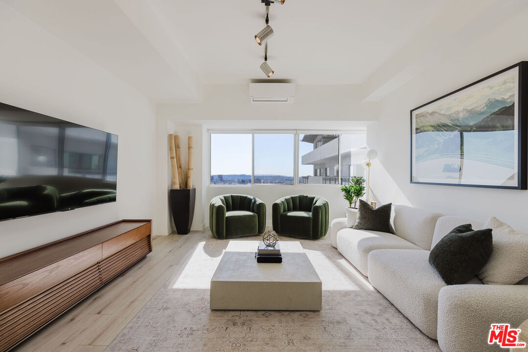 1155 N La Cienega Blvd Unit: 1207