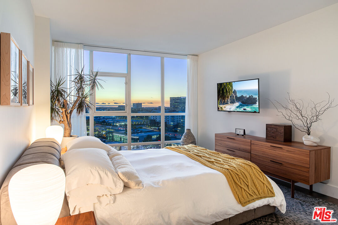 3131 Michelson Dr Unit: 1506