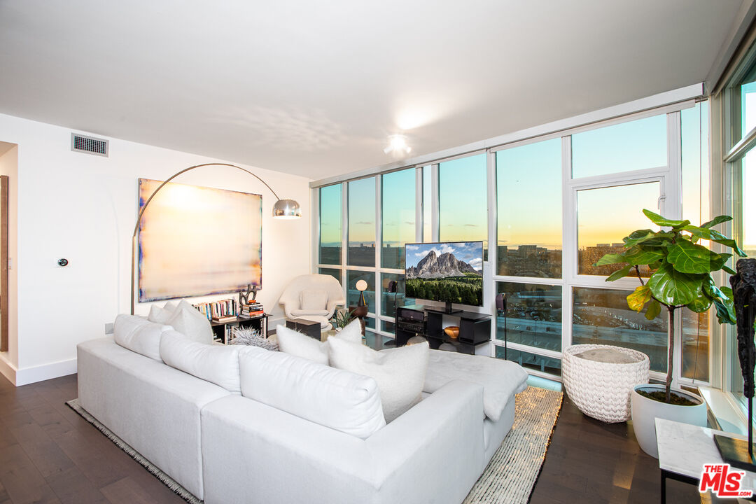 3131 Michelson Dr Unit: 1506