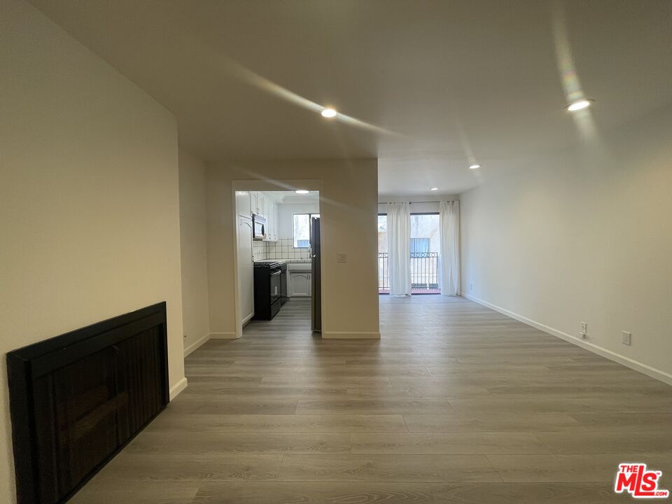 1337 N Sierra Bonita Ave Unit: 205