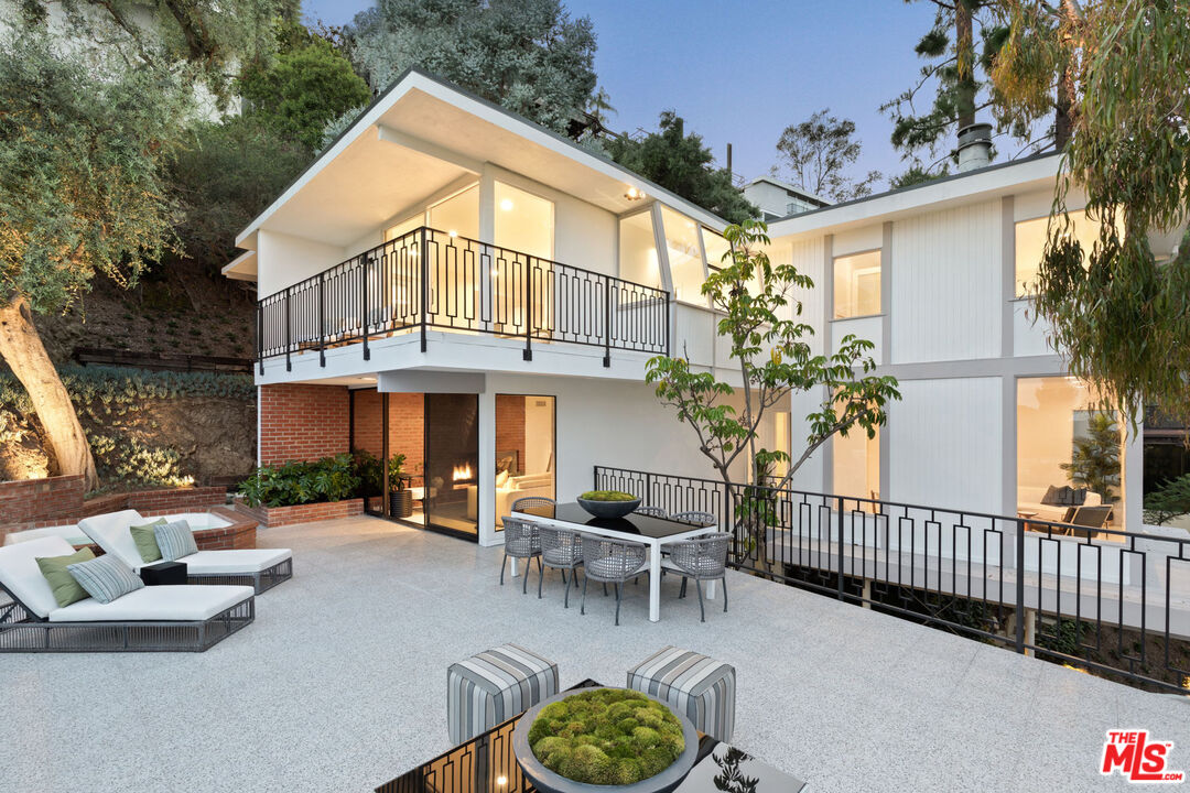 1341 Sierra Alta Way