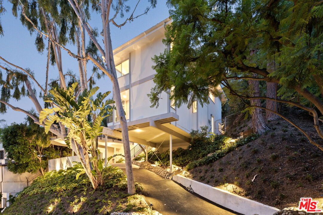 1341 Sierra Alta Way