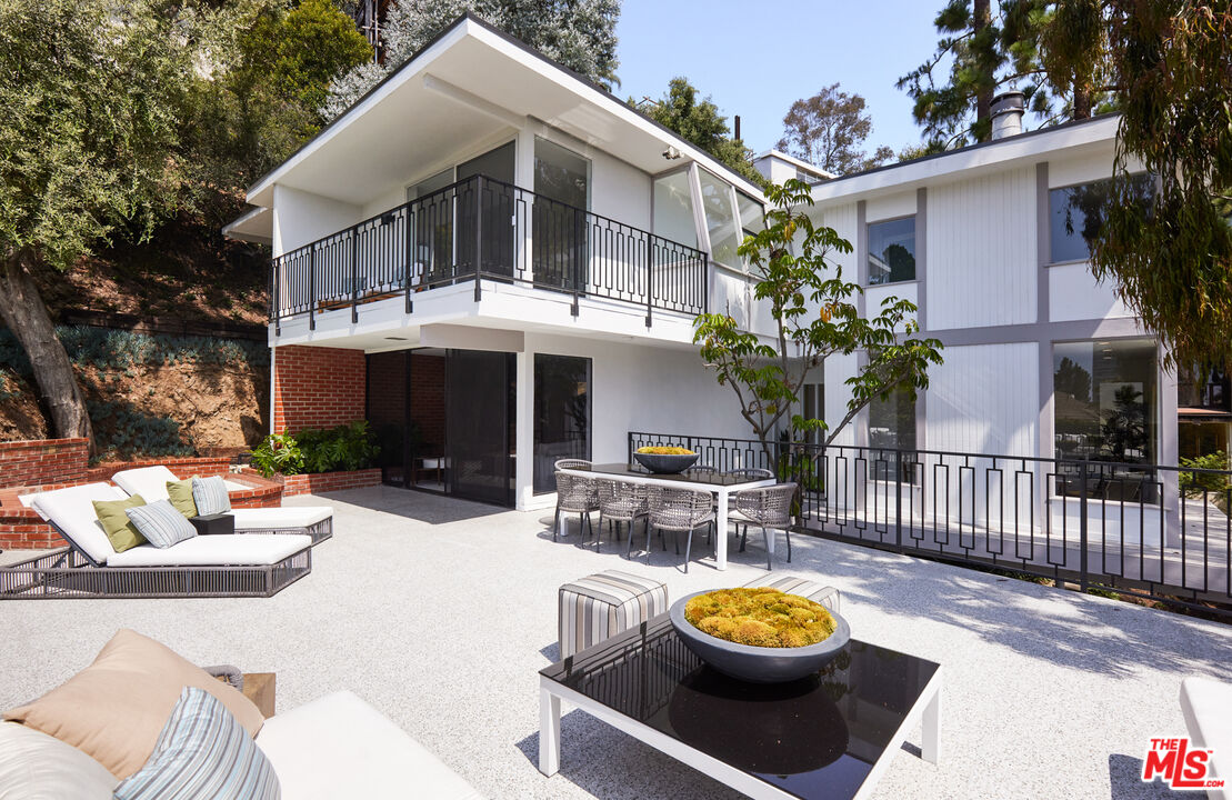 1341 Sierra Alta Way