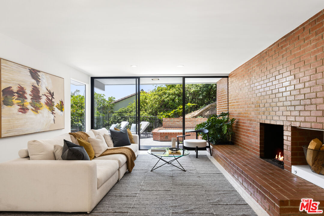 1341 Sierra Alta Way