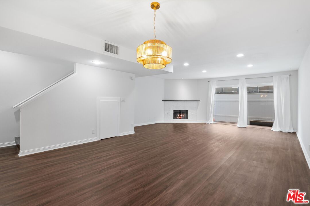 12421 Riverside Dr Unit: 2