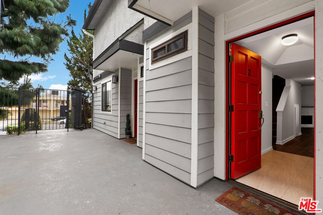 12421 Riverside Dr Unit: 2