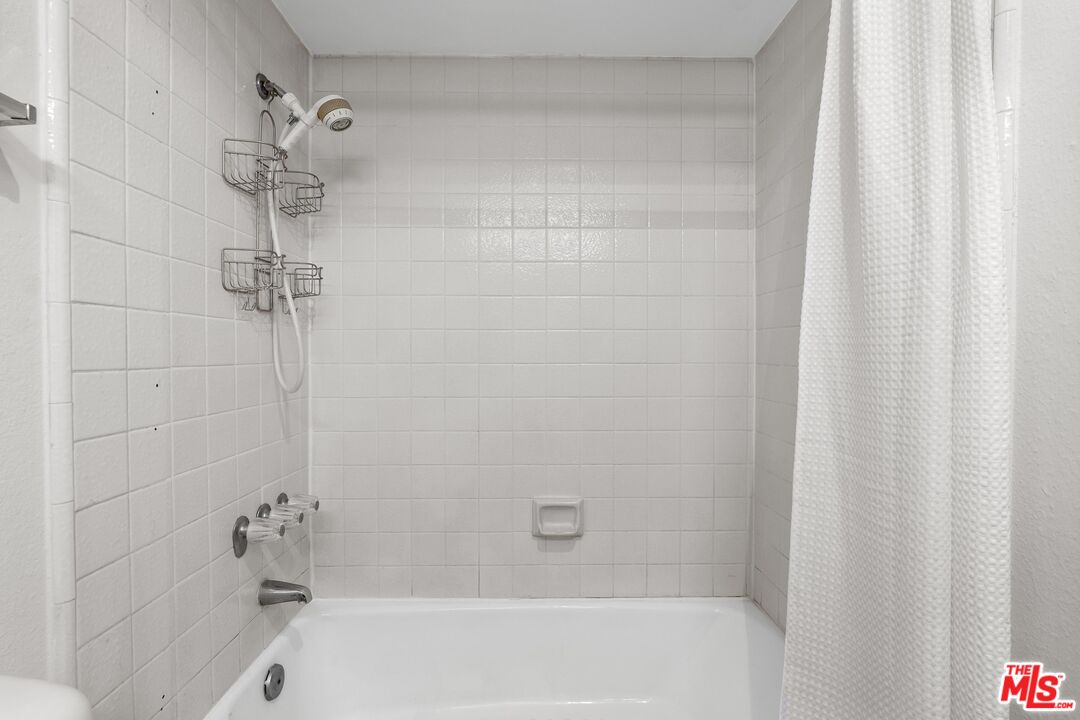 12421 Riverside Dr Unit: 2