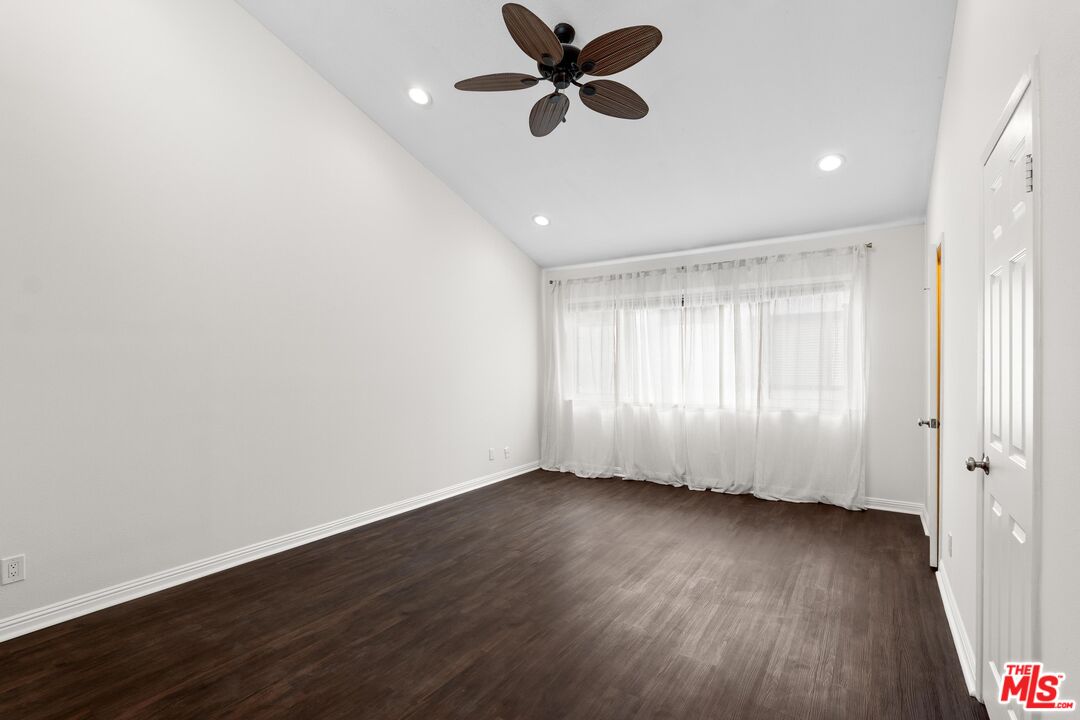 12421 Riverside Dr Unit: 2