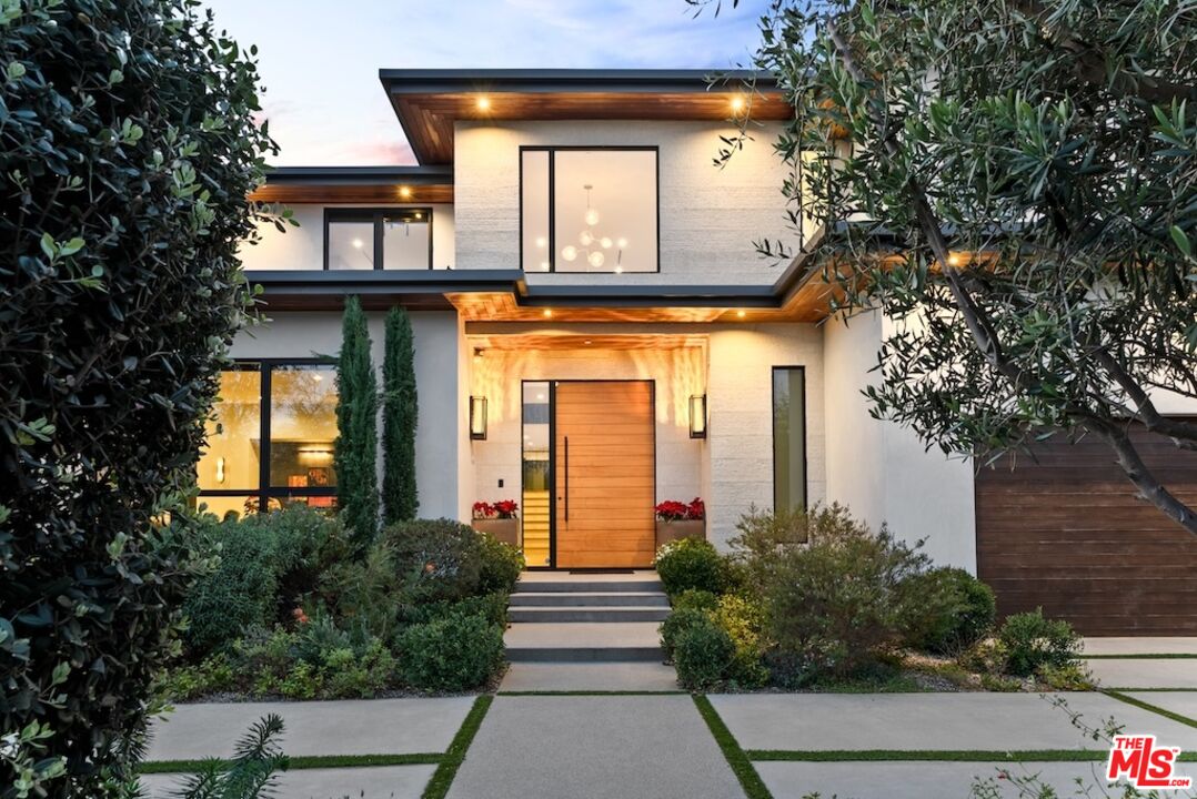 13817 W Sunset Blvd