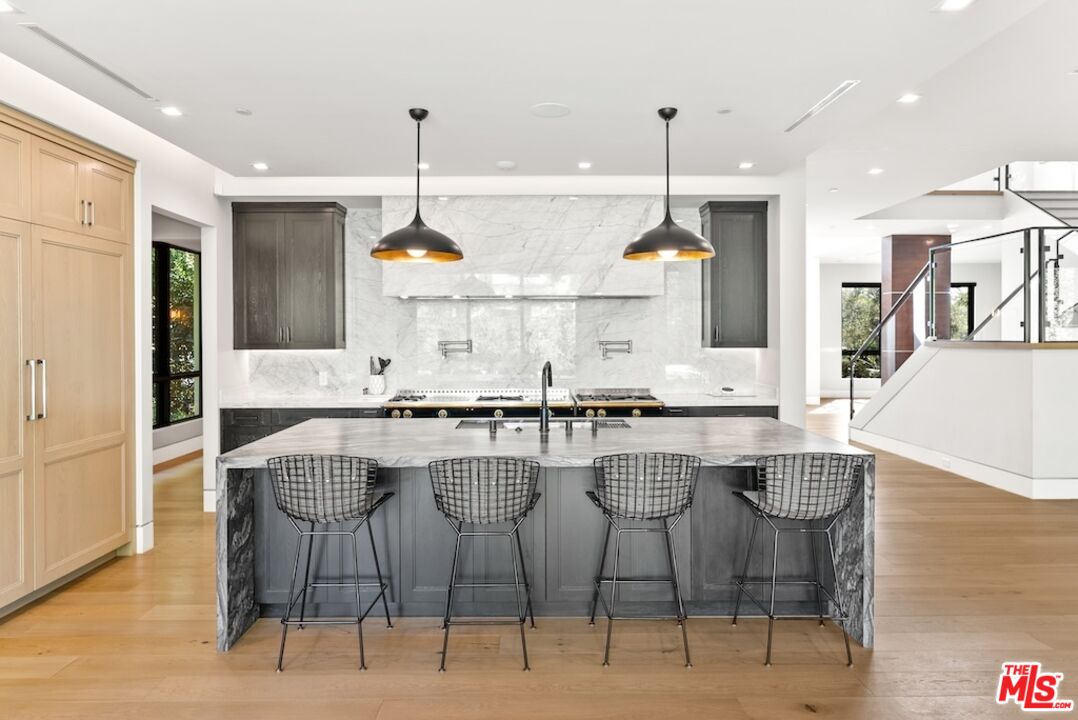 13817 W Sunset Blvd
