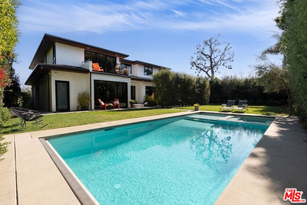 13817 W Sunset Blvd