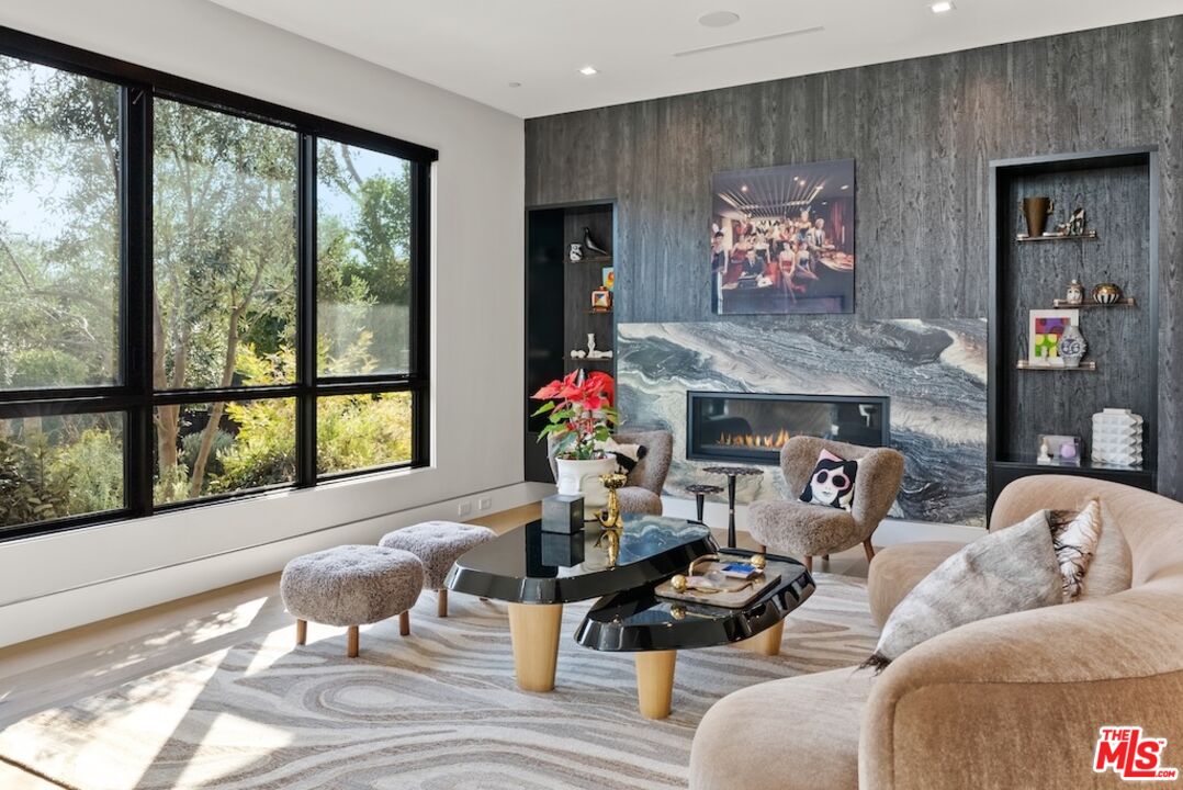 13817 W Sunset Blvd