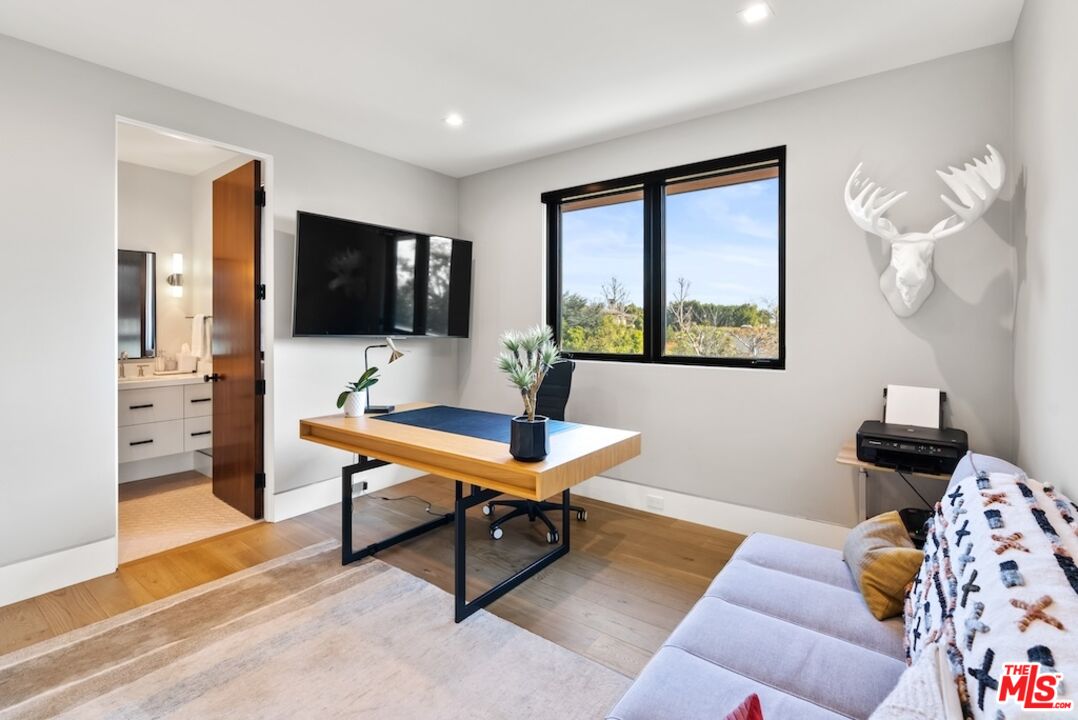 13817 W Sunset Blvd
