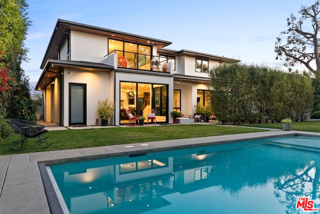 13817 W Sunset Blvd
