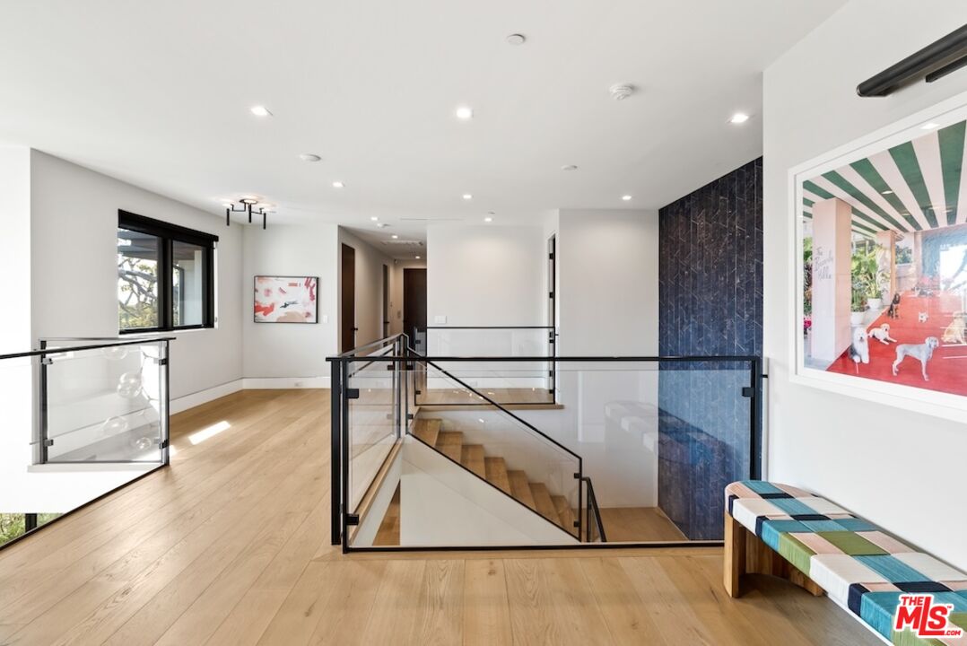 13817 W Sunset Blvd