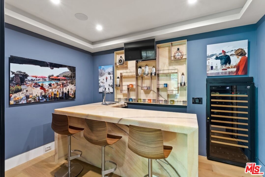13817 W Sunset Blvd