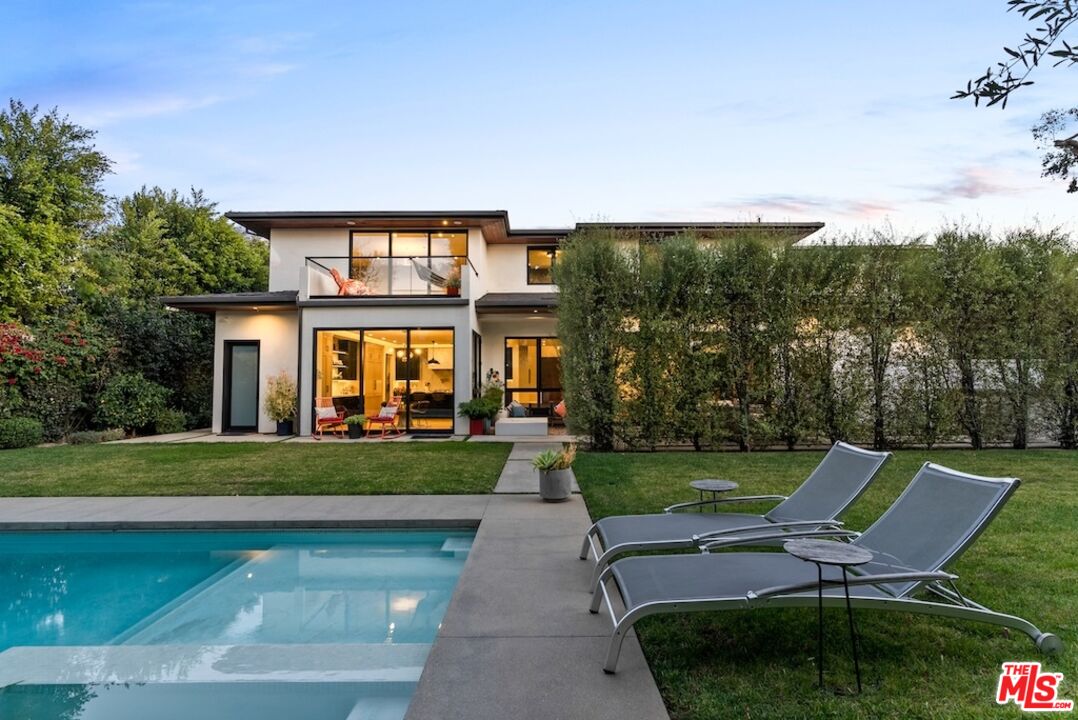 13817 W Sunset Blvd