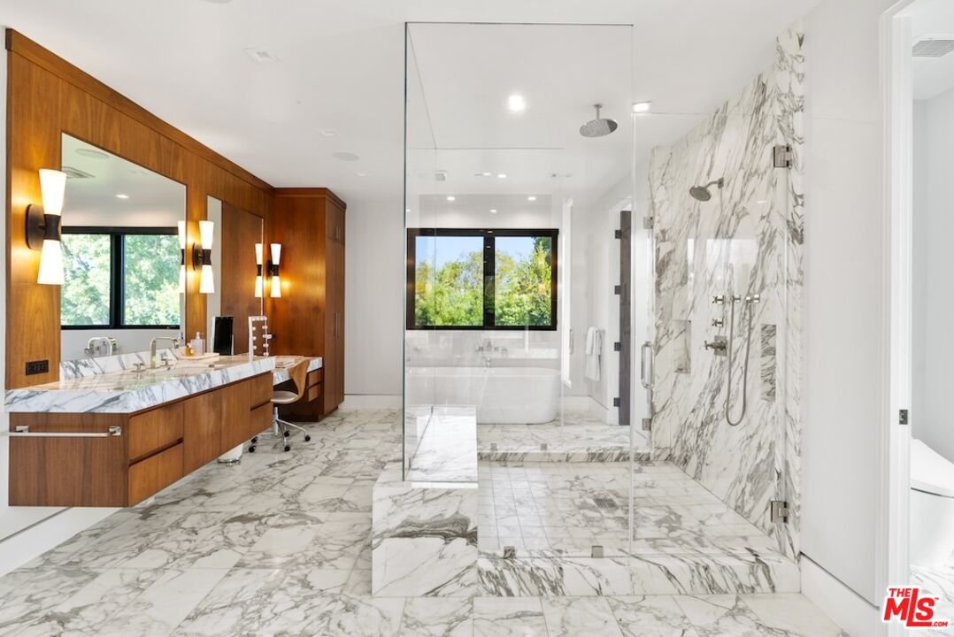 13817 W Sunset Blvd