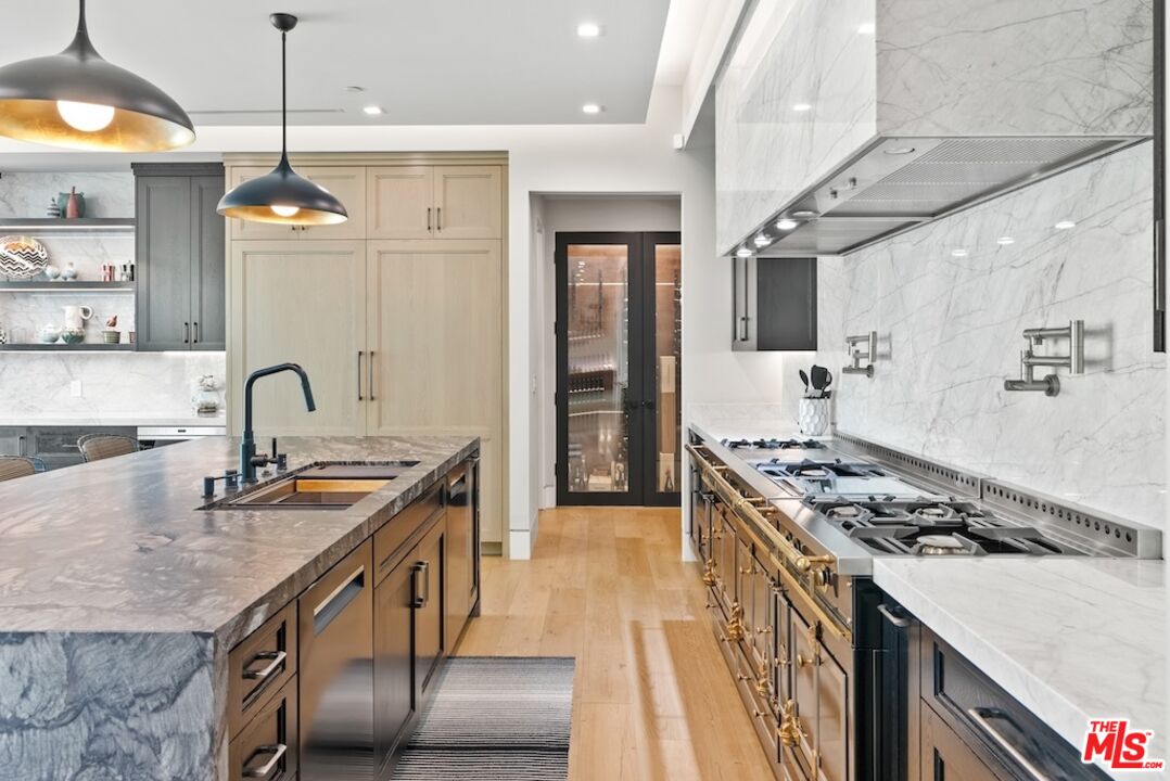 13817 W Sunset Blvd
