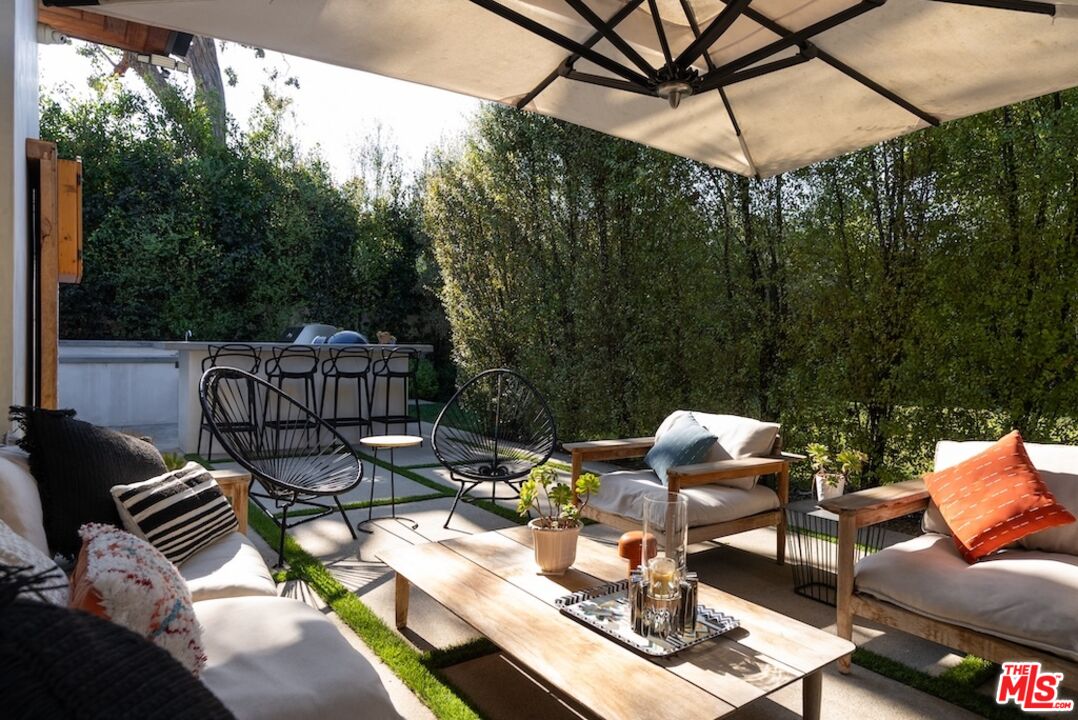 13817 W Sunset Blvd