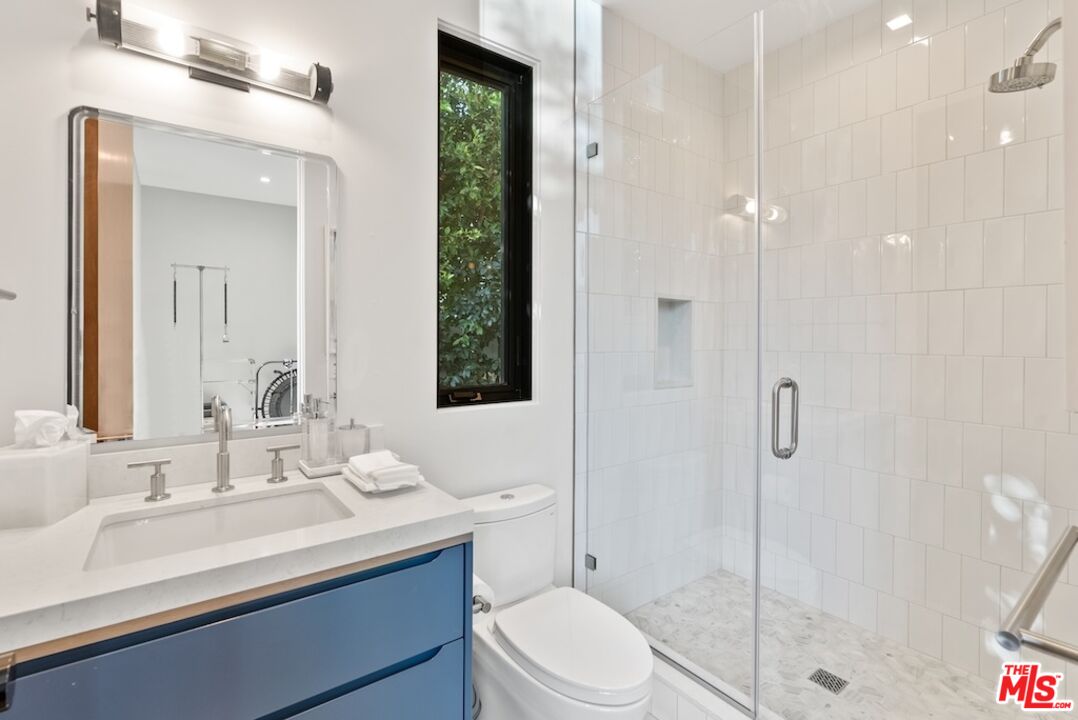 13817 W Sunset Blvd