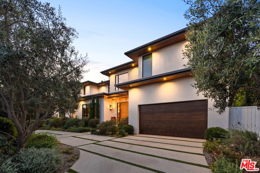 13817 W Sunset Blvd
