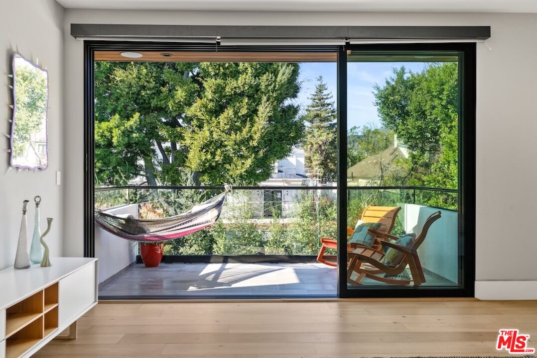 13817 W Sunset Blvd