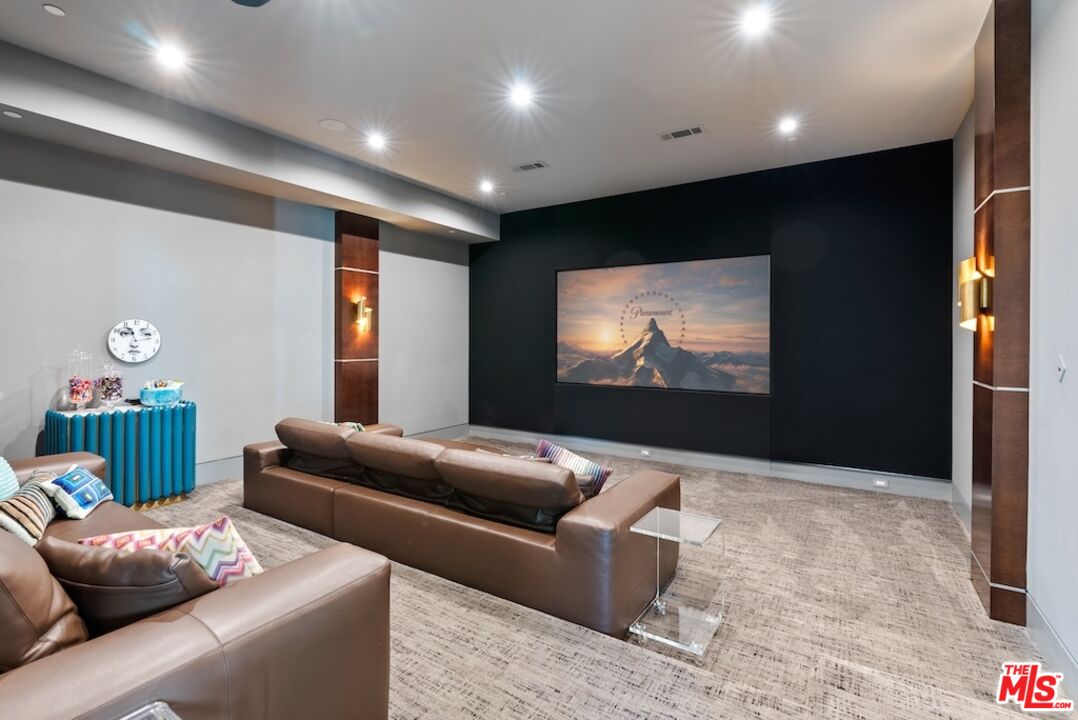 13817 W Sunset Blvd