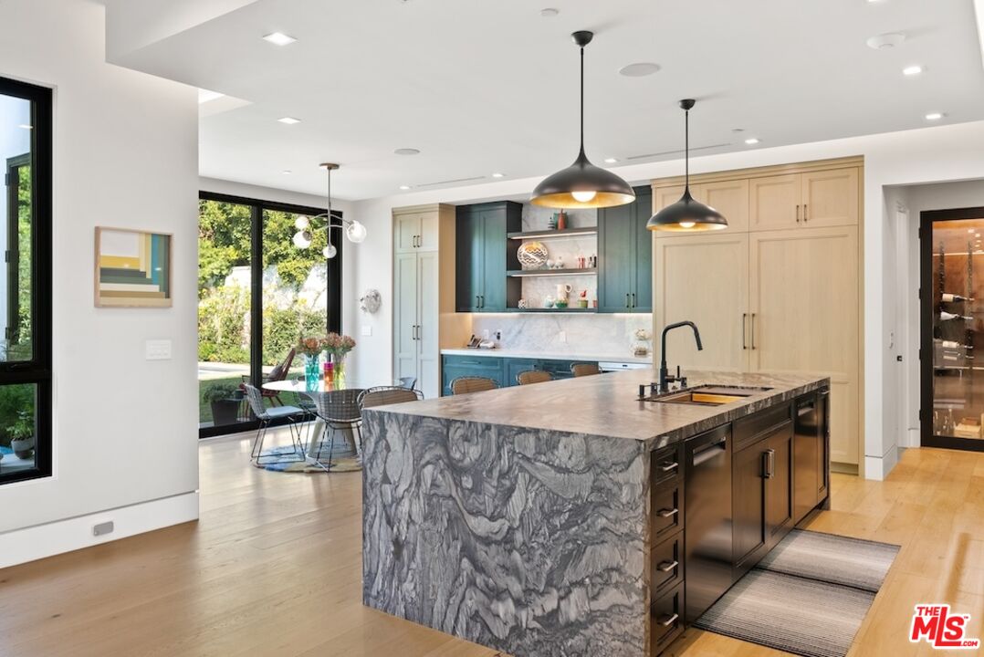 13817 W Sunset Blvd