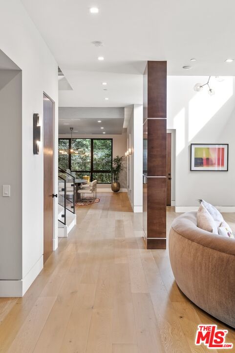 13817 W Sunset Blvd