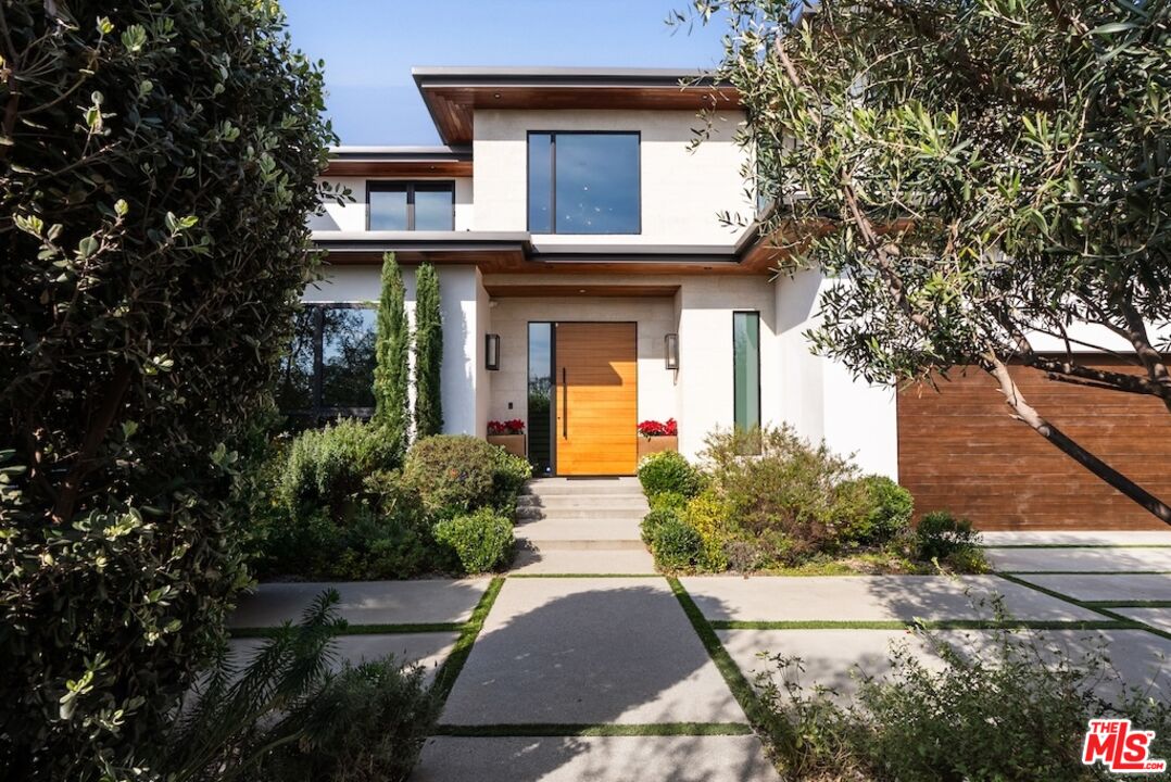 13817 W Sunset Blvd