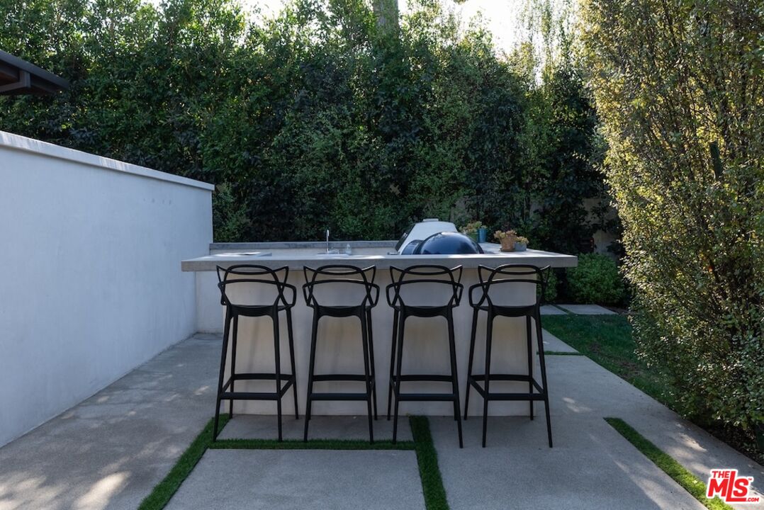 13817 W Sunset Blvd
