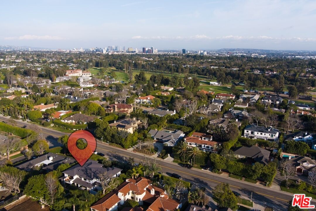 13817 W Sunset Blvd