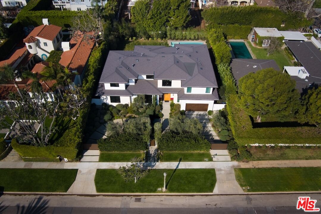 13817 W Sunset Blvd
