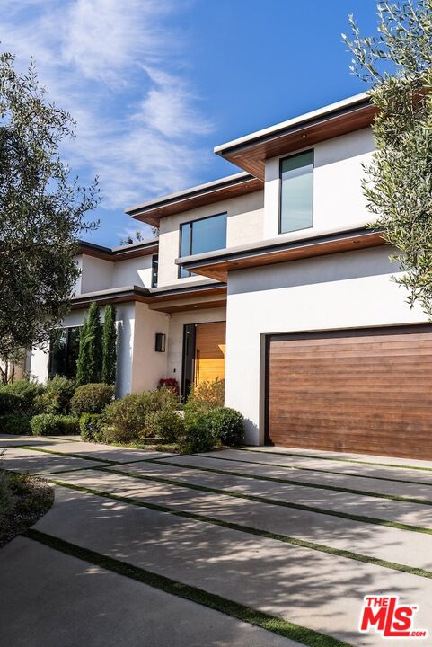 13817 W Sunset Blvd