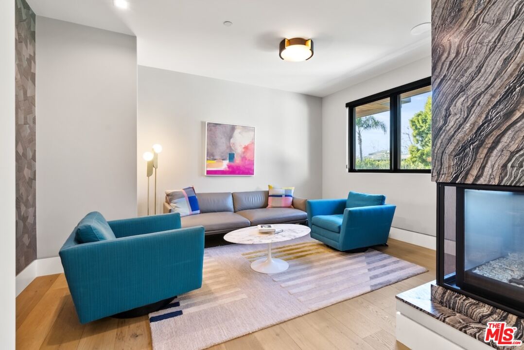 13817 W Sunset Blvd