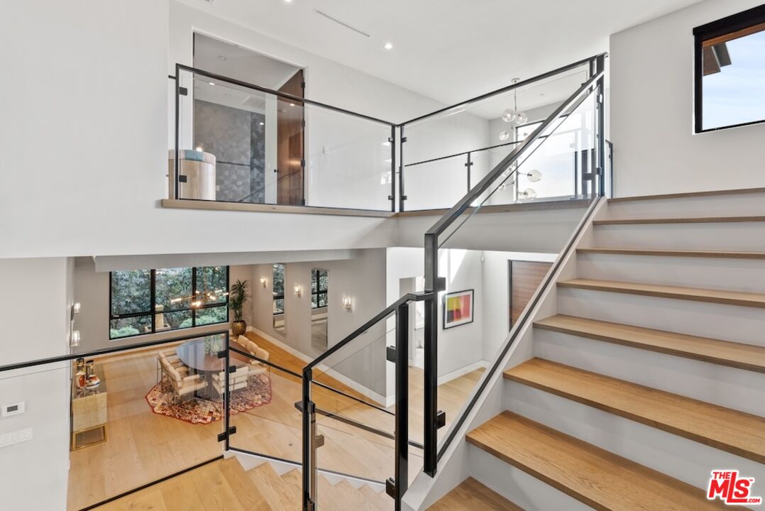 13817 W Sunset Blvd