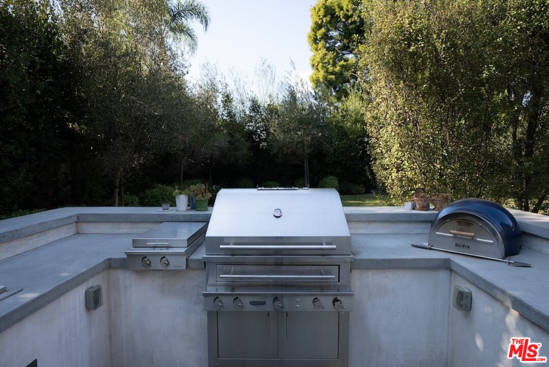 13817 W Sunset Blvd