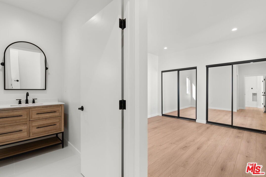 128 S Swall Dr. Unit: 1/2